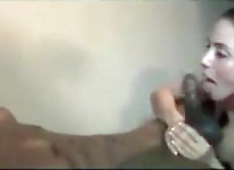 Milf en chaleur déguste une bonne verge pour du foutre bouillant