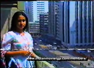 Du balcon à la chambre pour baiser