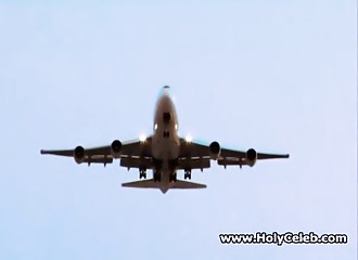 Pilote et hôtesse de l'air niquent en vol