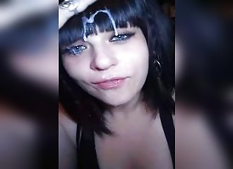 Jolie minette se prend une importante décharge de foutre