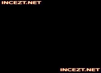 La cuisine sert de cadre pour une baise