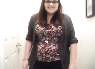 Strip d'une grosse brune à bourrelets